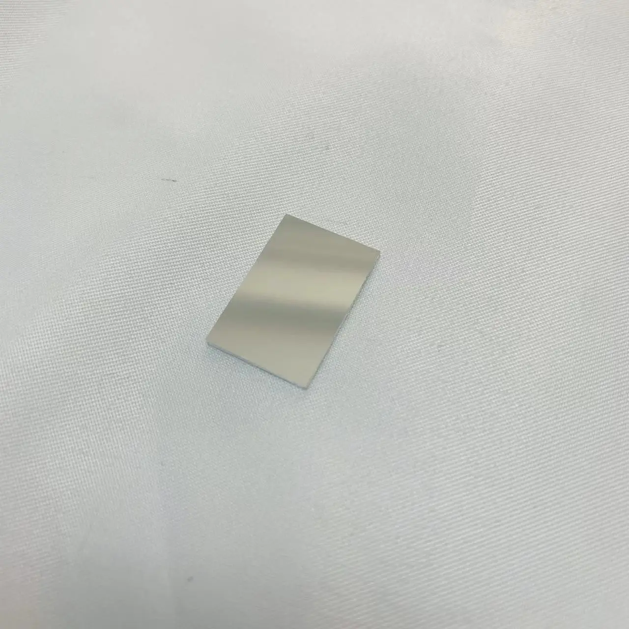 

Size 22.3x14.9x1mm 850nm IR Narrow Band Pass Filter Glass For Laser