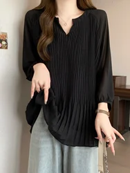 Camiseta de manga corta plisada con cuello en V para mujer de talla grande, estilo casual de verano con dobladillo con volant...