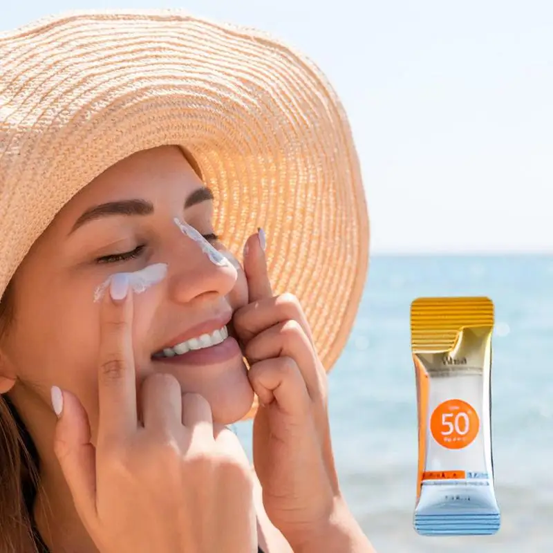 Facial Sunscreens Mini Sunscreen Travel Size Waterproof And Sweatproof SPF50+ Face Moisturizing Sunscreens Sun Screen Protector