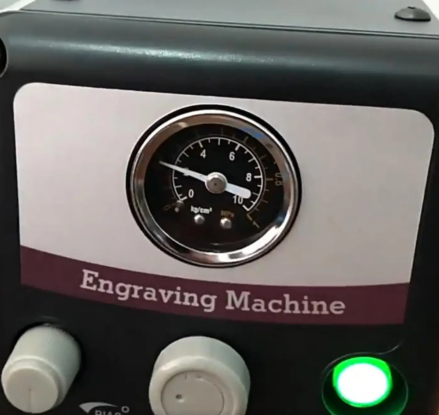 

GraverMax G8 Pneumatic Engraver Machine Quick Setup Hand Engraving Stone Setting Jewelry Making Equipment