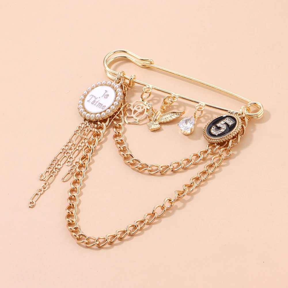 New Tassel Suit Brooch Pins Cute Mini Eagle Number 5 Card Je Taime Sign Multi-Layers Chains Dangle Corsage Accessories Props