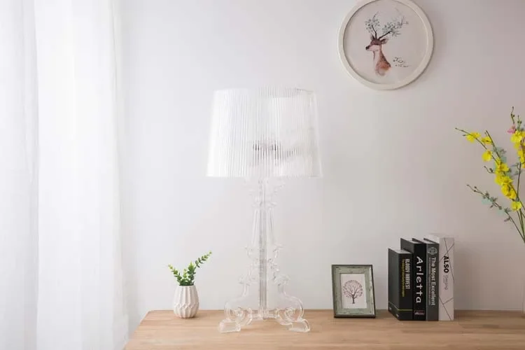 Lámpara de mesa fantasma barroca blanca transparente, mesita de noche para dormitorio, personalidad creativa moderna y sencilla, lámpara de pie óptica roja para balcón