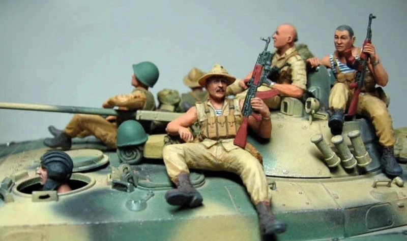 

Масштаб 1/35, литая под давлением модель из смолы, комплект экипажа танка Советской армии в Афганистане, 7 фигурок (без танка), в разобранном виде, неокрашенный