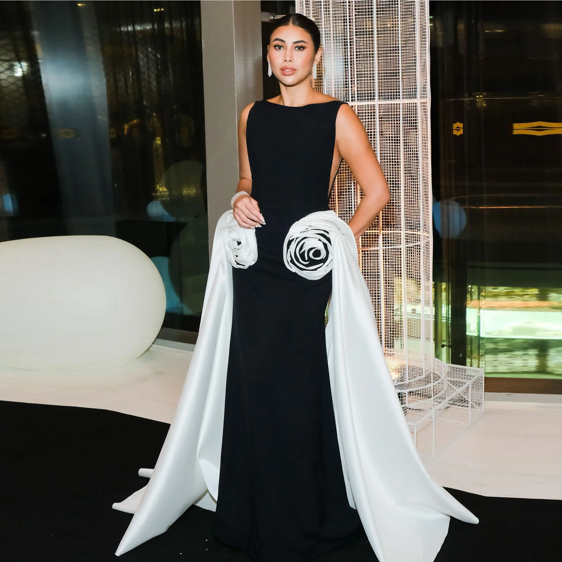 

Couture Black Stretchy Long Evening Dresses With Both Side Floral Overlay Elegant Contrast Color Fashion Formal Party Dress