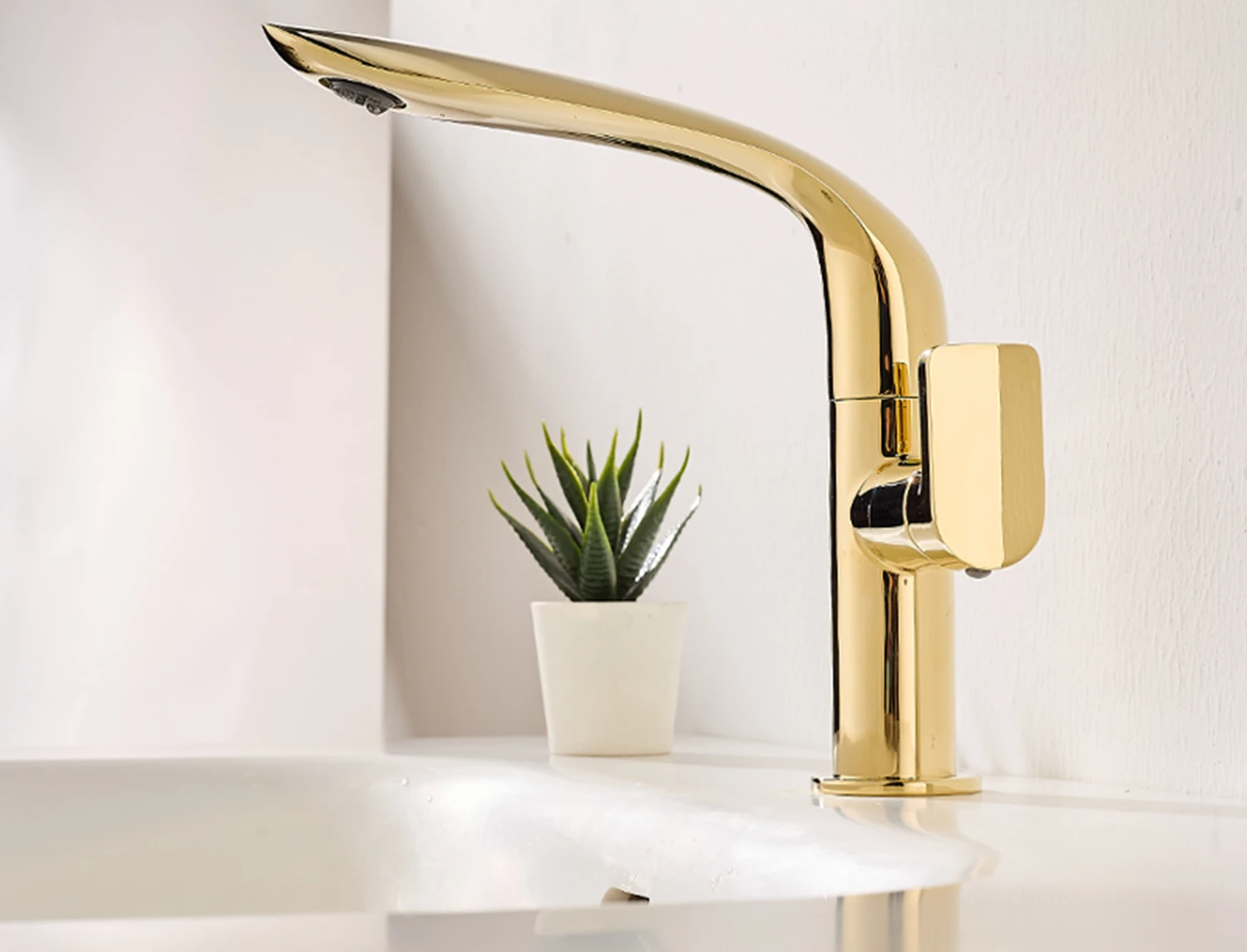 

French luxury all-copper faucet hot and cold gold rotatable washbasin under the counter washbasin washbasin art faucet