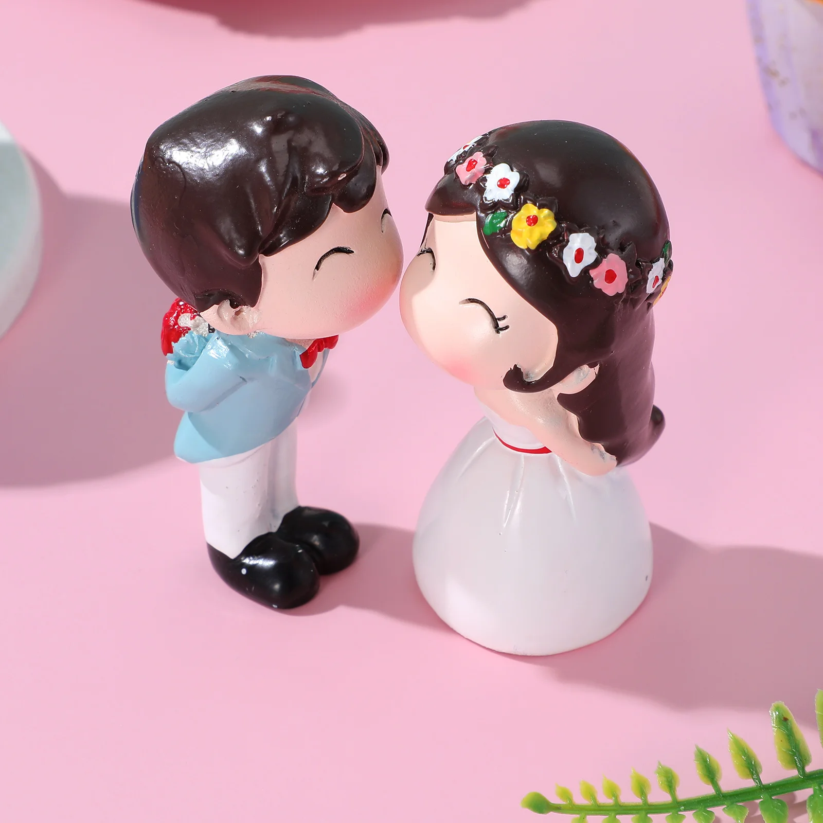 

1Pair Bride Groom Kissing Cake Topper Stylish Wedding Cake Decoration Lovely Kiss Couple Design for Anniversary Celebration