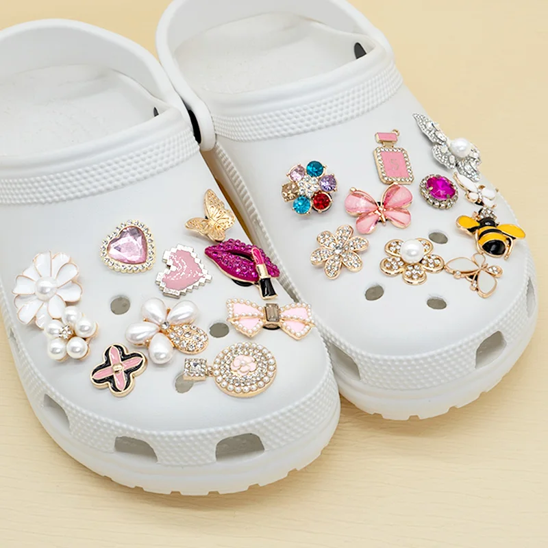1PCS Metal Shoe Charms Flowers Butterfly Perfume Bow Tie Designer Shoe Decorations Accessories Luxury Pins for Women Girls