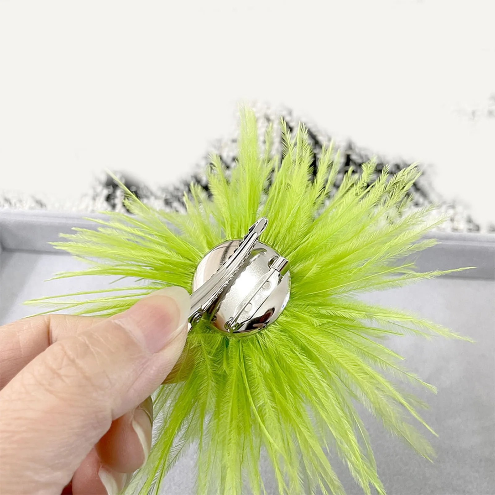 Women Brooch Hat Brooch Elegant Faux Ostrich Feather Brooch for Wedding Party Prom Clothes Pin Soft Garment Hat Bag Decoration