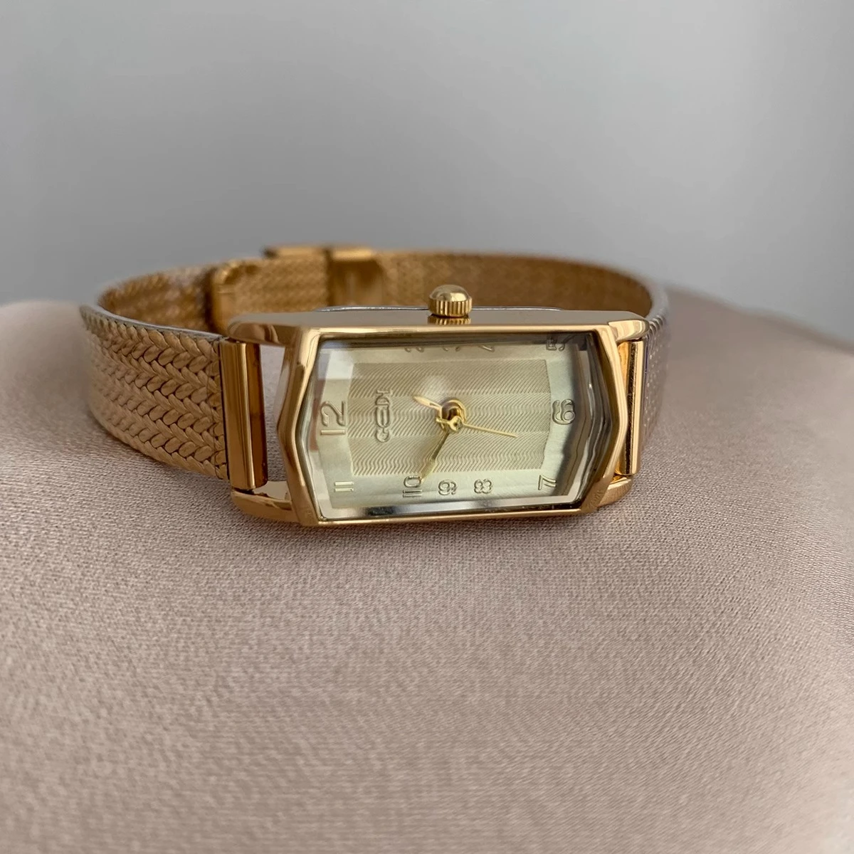 Light Luxury Niche High-end Square Small Gold Watch Exquisite Temperament Versatile Wheat Ears with Quartz Watch Women