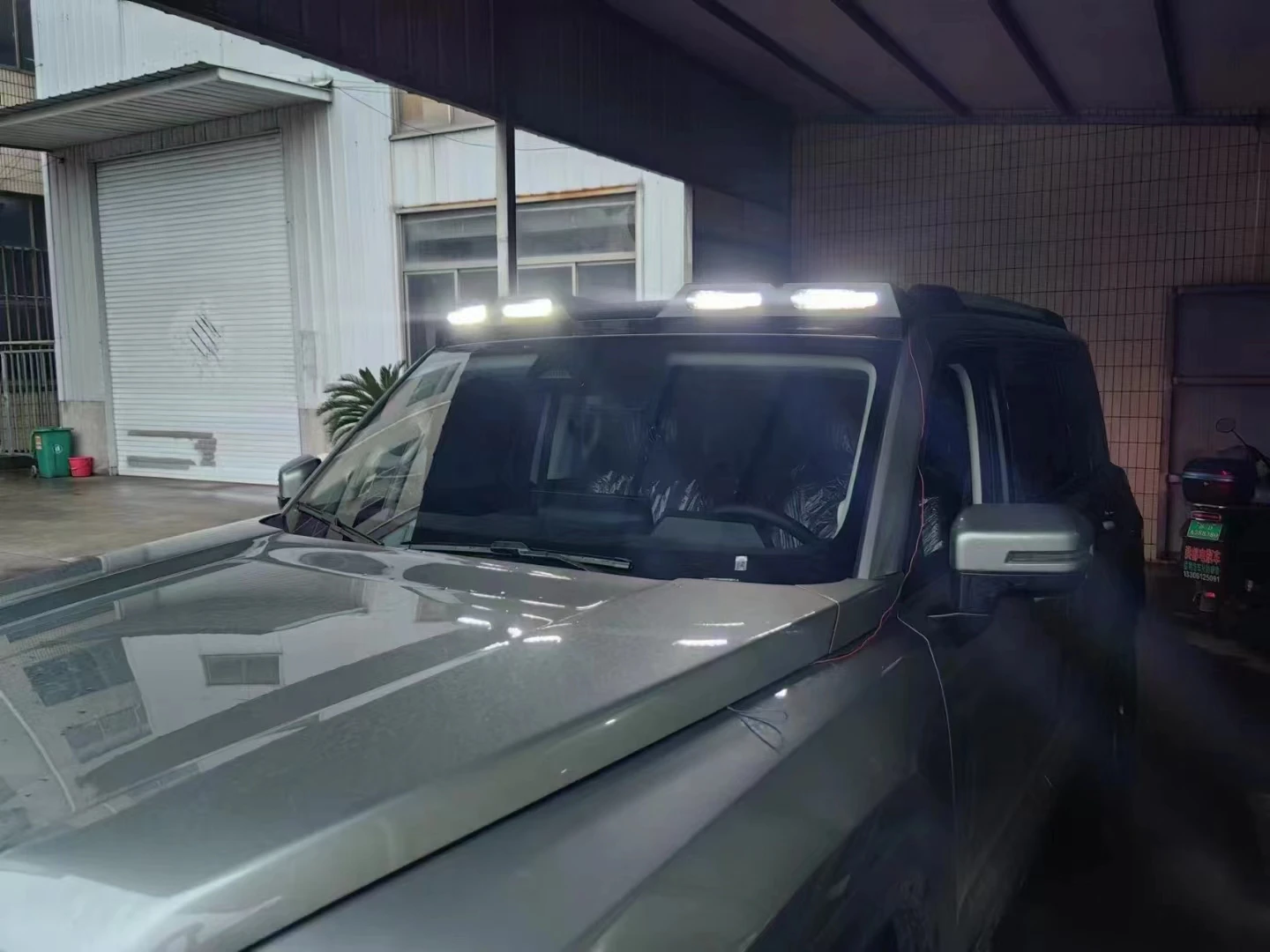 ABS Black Auto Exterior Accessories Front Spoiler with Leds Roof Light for Haval H6 2023 Front LED Roof Spoiler