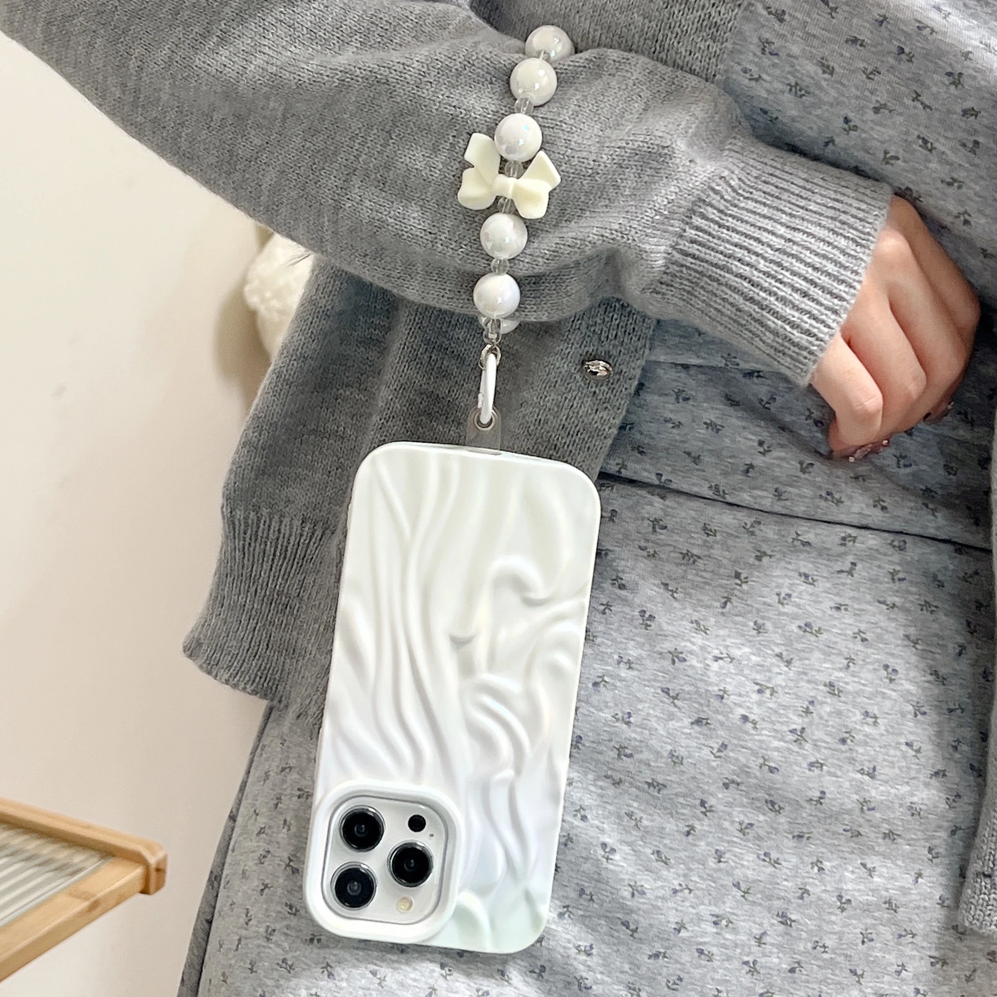 Stylish water print white pleated frosted case for iPhone 11 12 13 14 15 Plus Pro Max all-Inclusive simple phone case