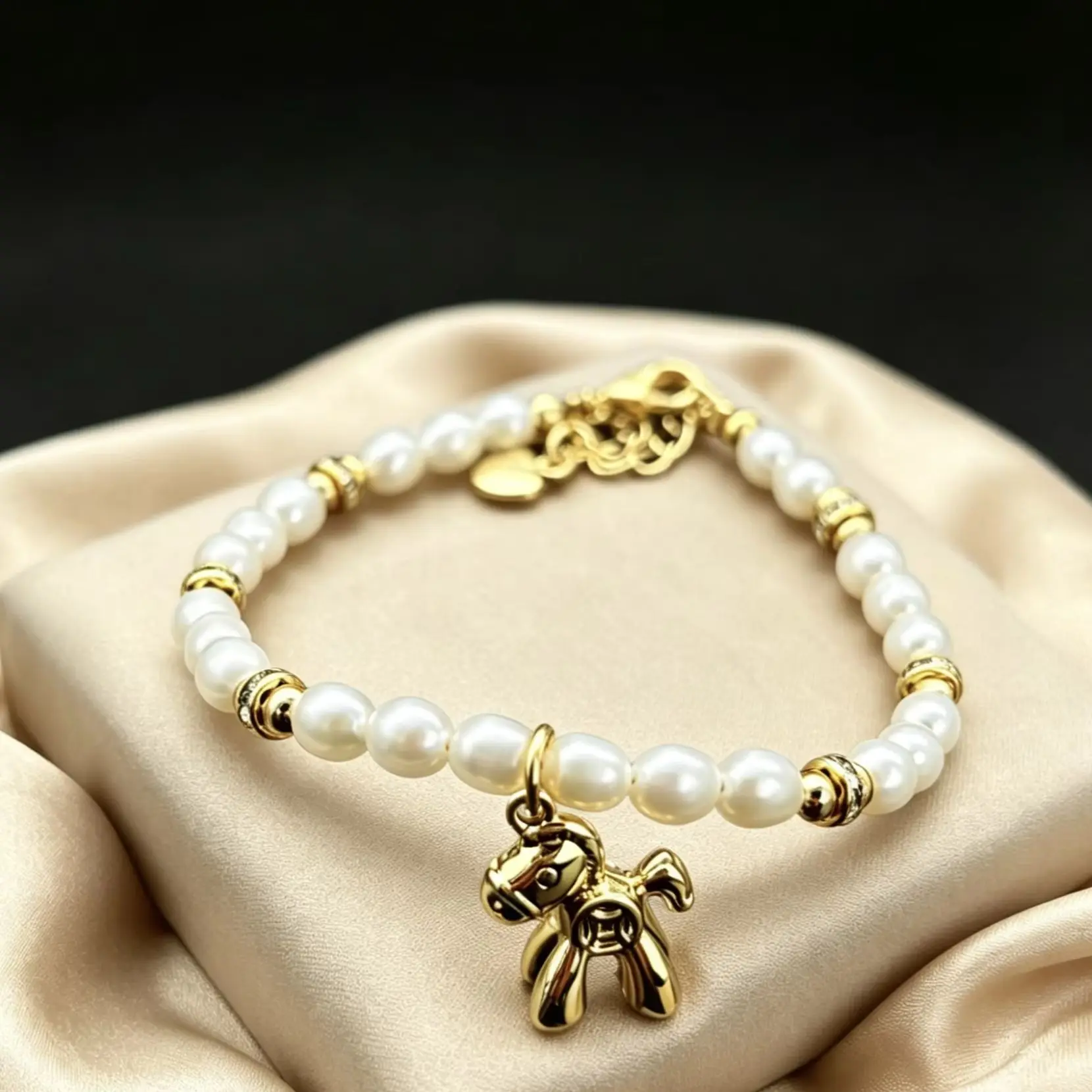 

Cute Horse Charm Pearl Beaded Bracelet for Women Adjustable Delicate Jewelry Gift for Friends