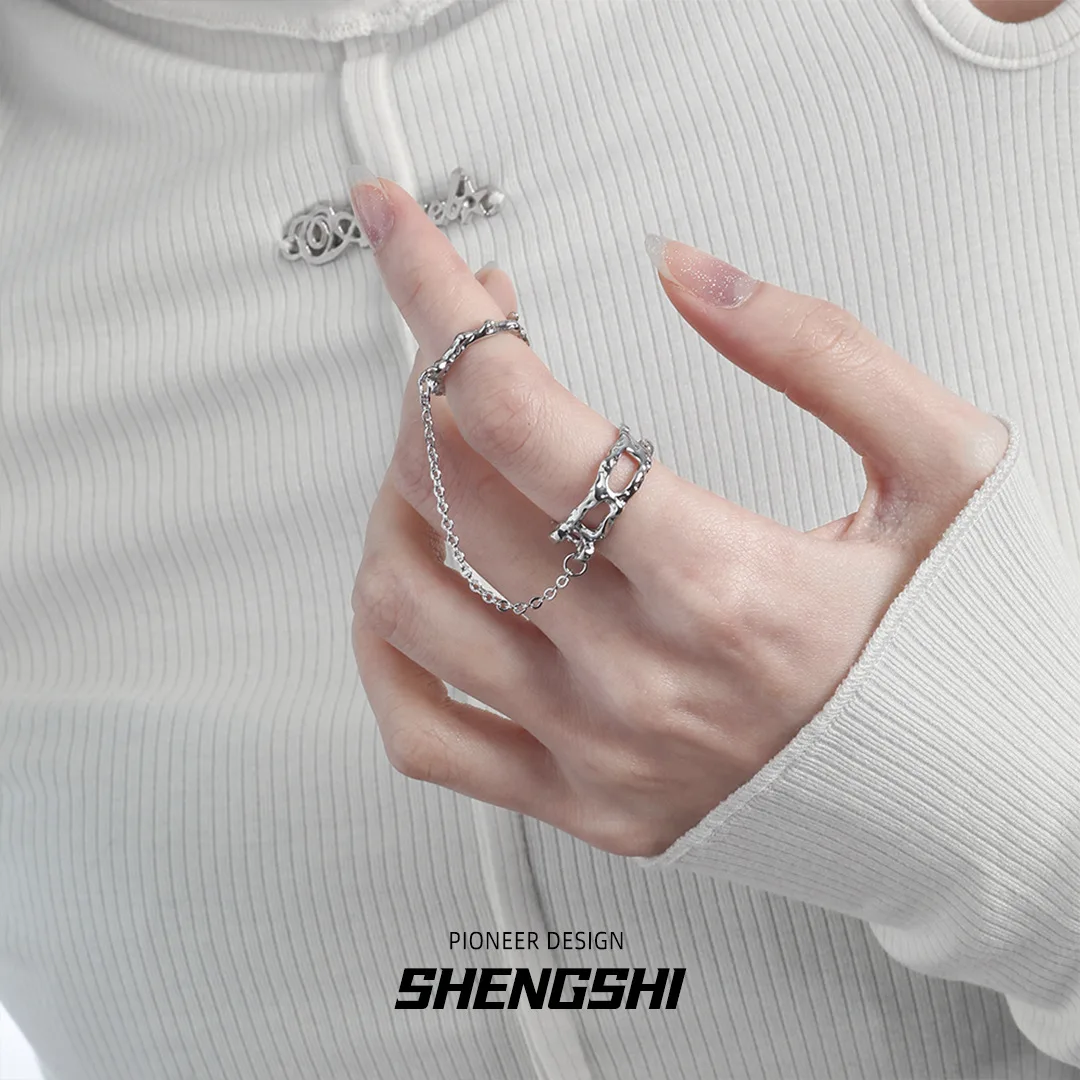 Korean version exclusive texture chain double-finger one-piece design unique ring with a sense of individuality