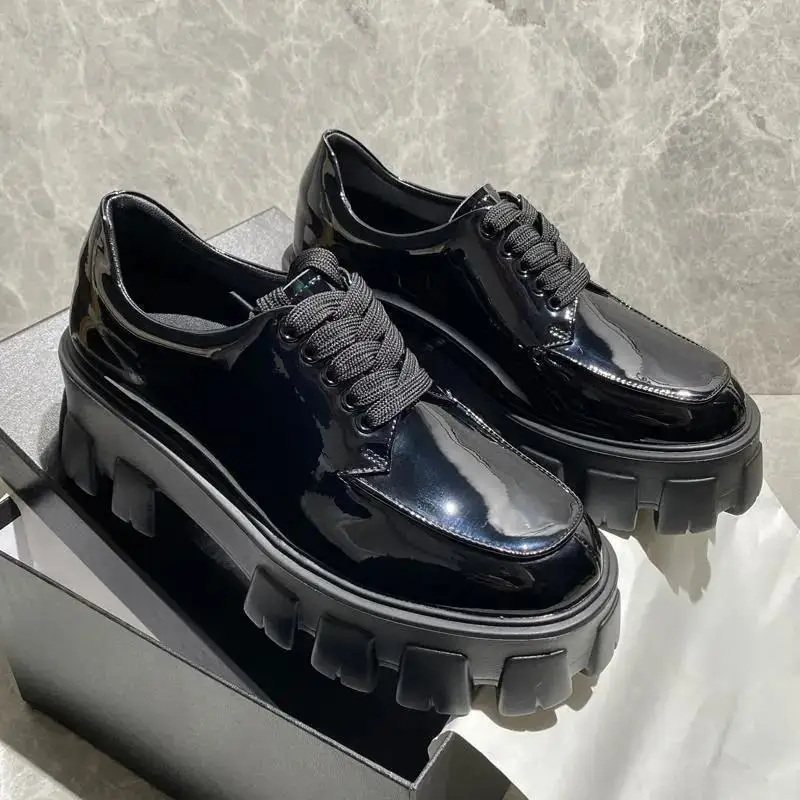 British Style Round Toe Shoes Woman 2024 Shallow Mouth Oxfords Clogs Platform Modis Preppy New Leather Creepers Cute Cross Rubbe