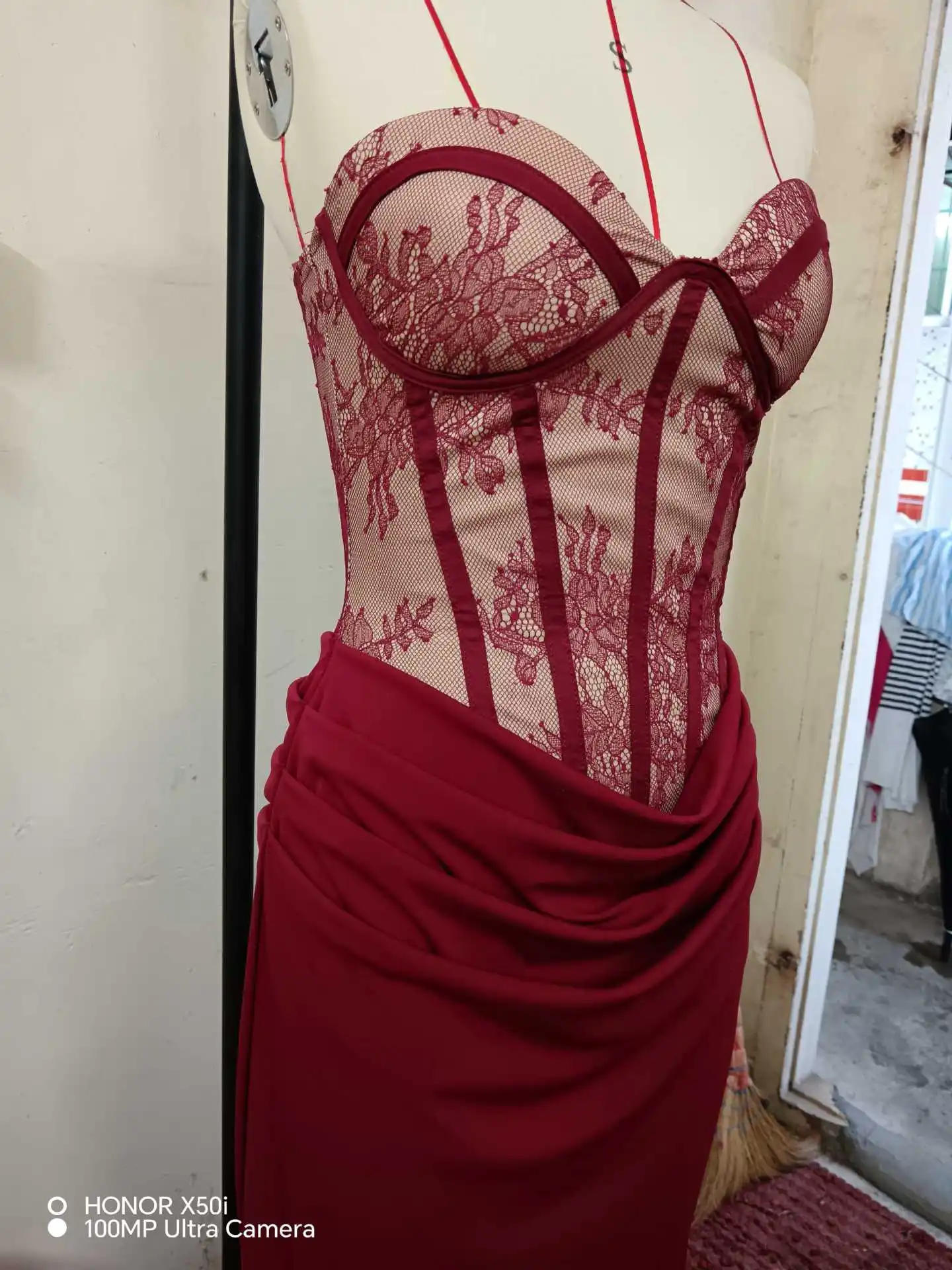 Trägerloses Spitzenkorsett-Maxikleid im Meerjungfrauenstil für Damen, drapiertes formelles Abendkleid für Partys – Detail 13