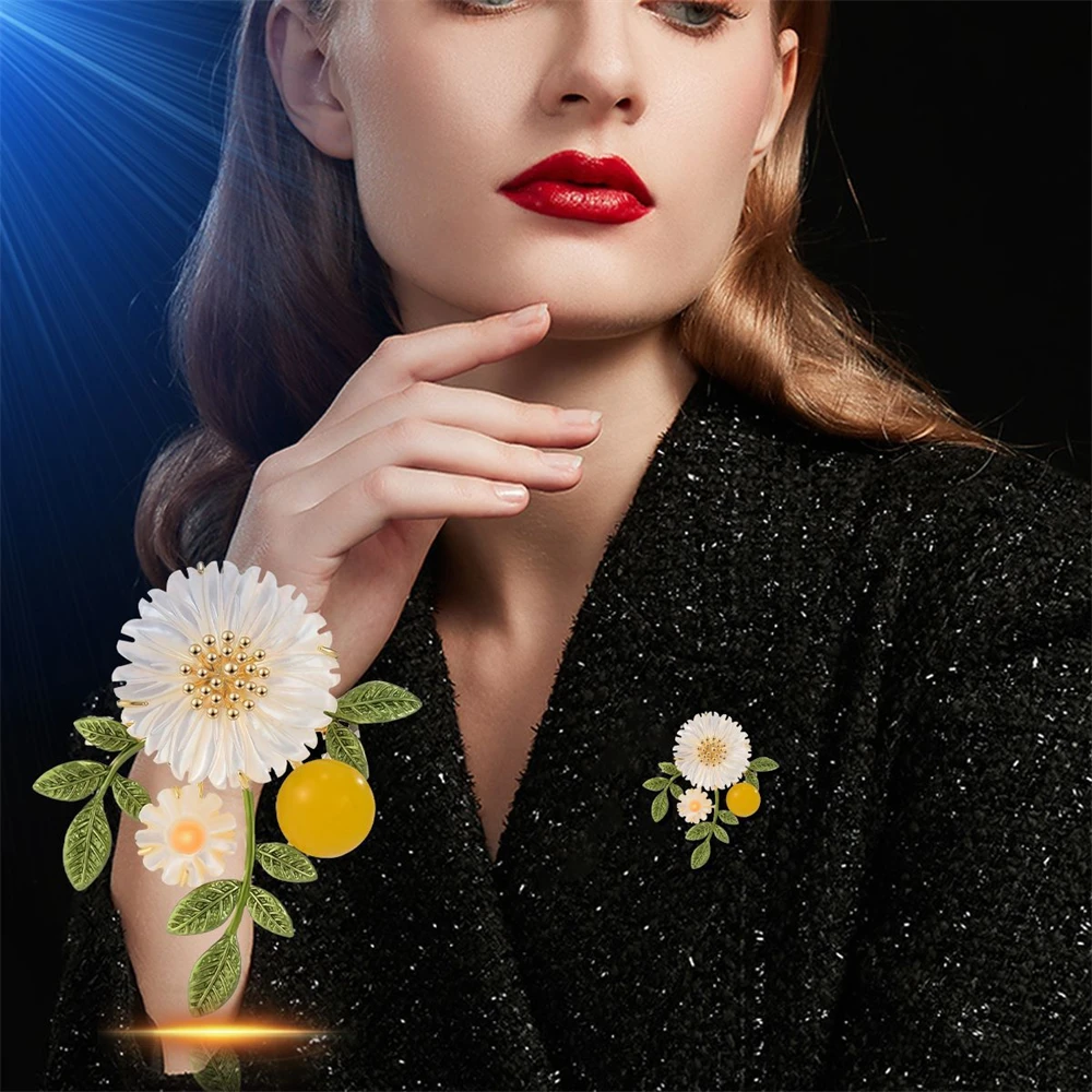 Spille a margherita dolce Fiore squisito Spille in metallo smaltato Spille Accessori per abbigliamento Spilla Gioielli Regali per feste