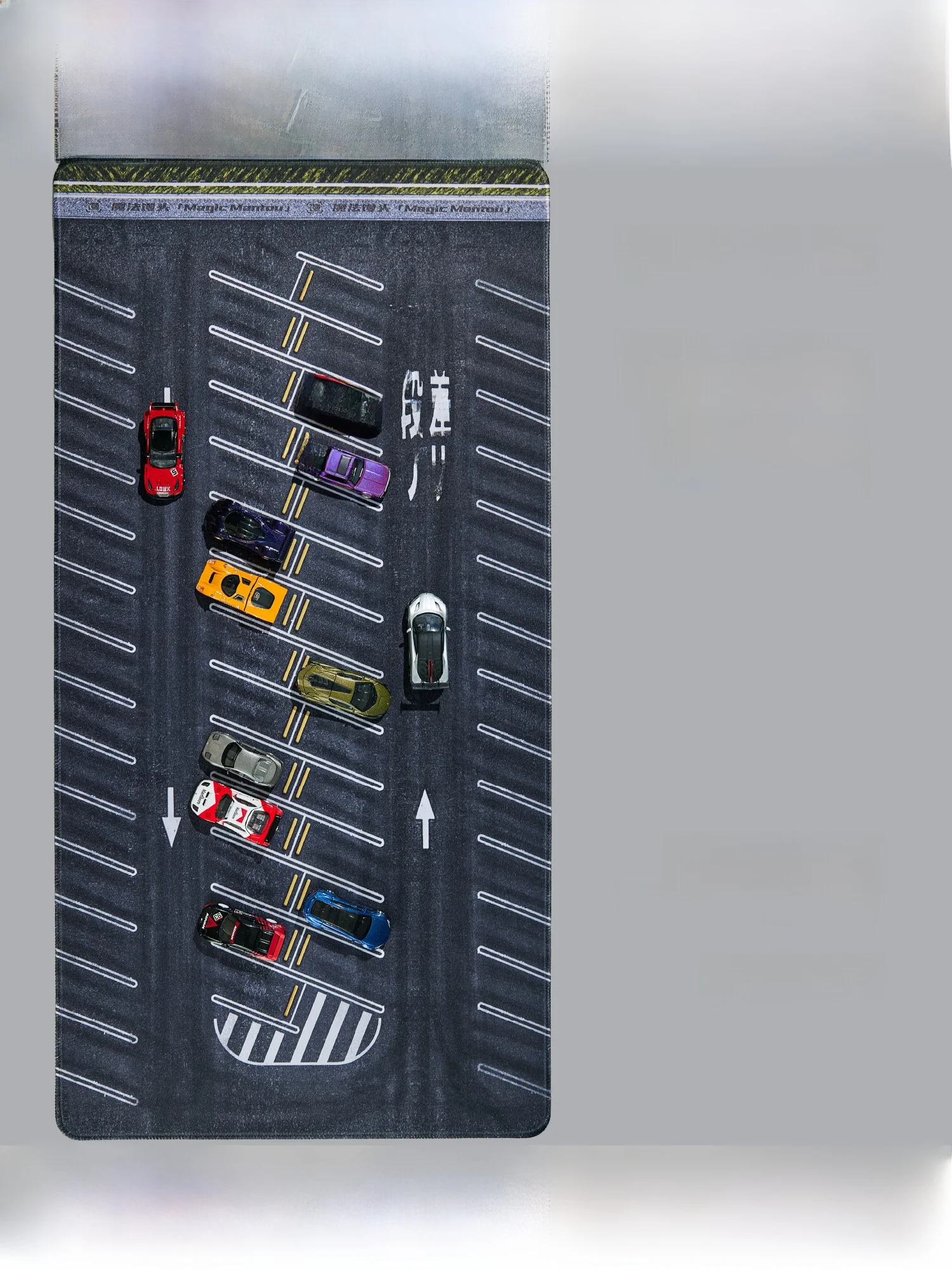 �y�Z�[�����z�}�W�b�N�����p���}�E�X�p�b�h�ԃ��f���ʐ^�B�e�w�i�}�b�g�t�@�C�A�z�C�[�����K�͒��ԏ�O���E���h�}�b�g