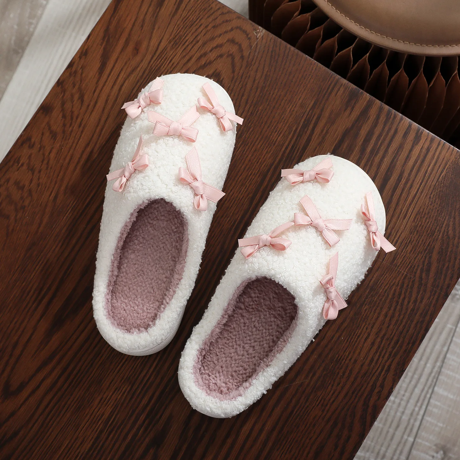 Neue Trendige Herbst- und Winter-Plüsch-Baumwoll-Hausschuhe für Damen, Warme Indoor-Pantoffeln mit Niedlicher Schleife in Rosa – Detail 6