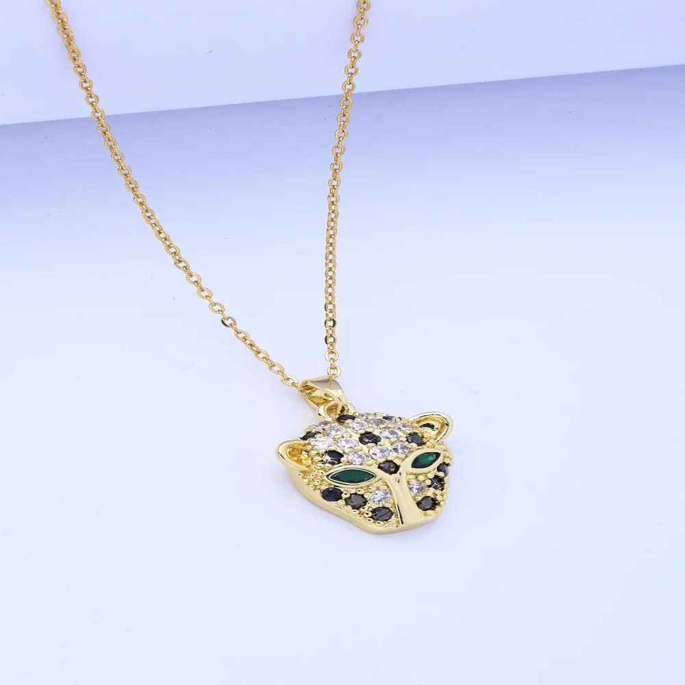 ダイヤモンド、ジルコン、ヒョウの頭、チタン鋼のネックレス、女性の色褪せない、ニッチなライトラックスがいっぱいのヨーロッパとアメリカのスタイル