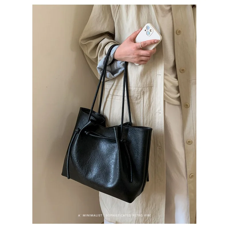 Tas Tote Wanita Elite Terbuat Dari Kulit Mikrofiber Menampilkan Tampilan Elegan Vintage Argentina yang Ringan dan Lembut ​