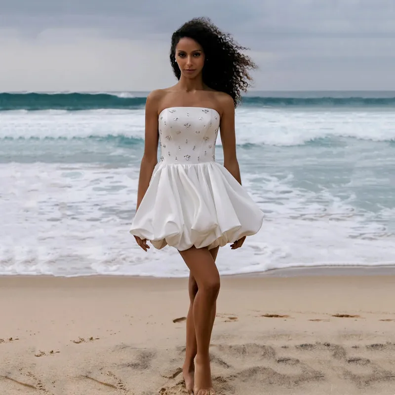 

Beach Stain White Mini Wedding Dress Simple Strapless Sleeveless Pleat Crystal Wedding Dress Sexy Backless Short DressCustomized