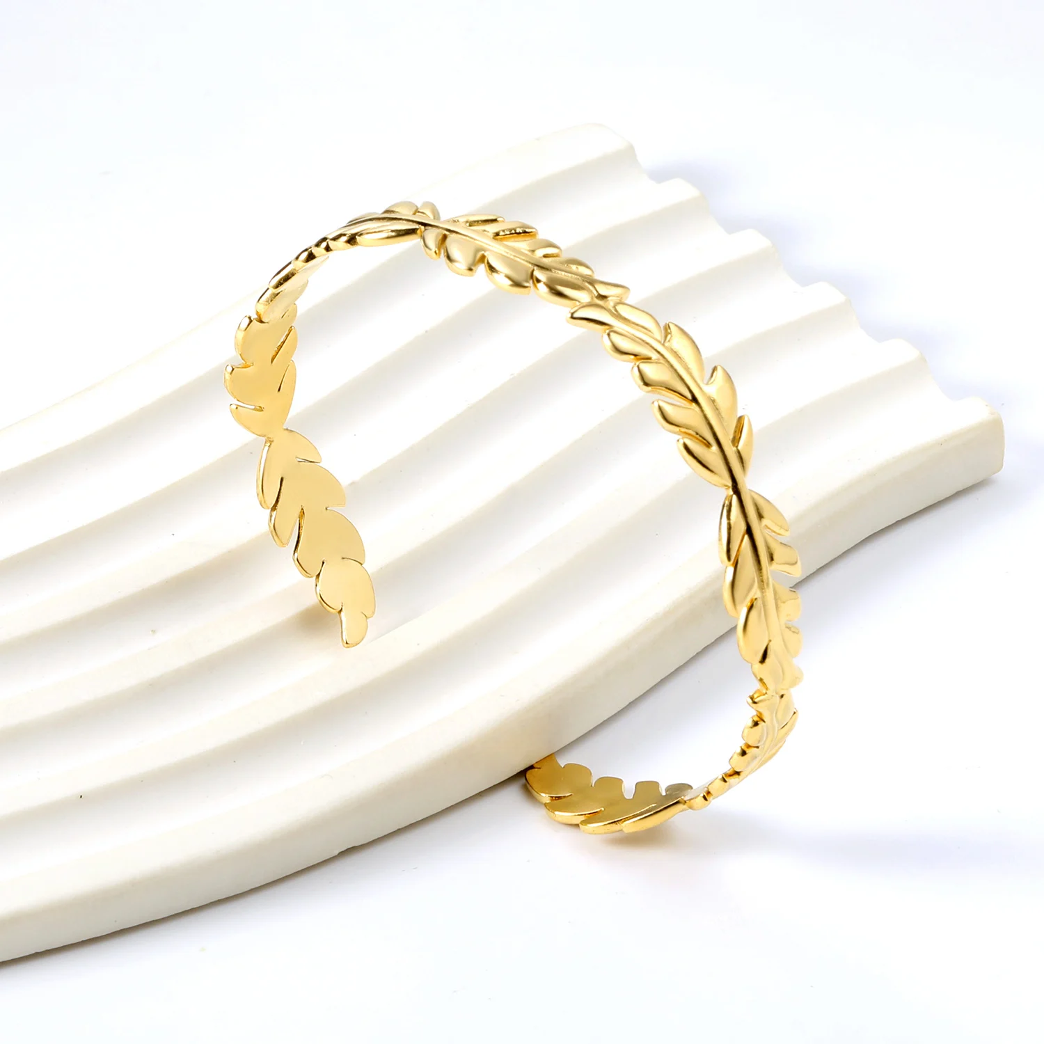 LUXUKISSKIDS Vintage Leaf Pattern Open Cuff Bangles Boho Golden Hard Bracelet Hollow Out Geometric Charms Jewelry Girls/Ladies