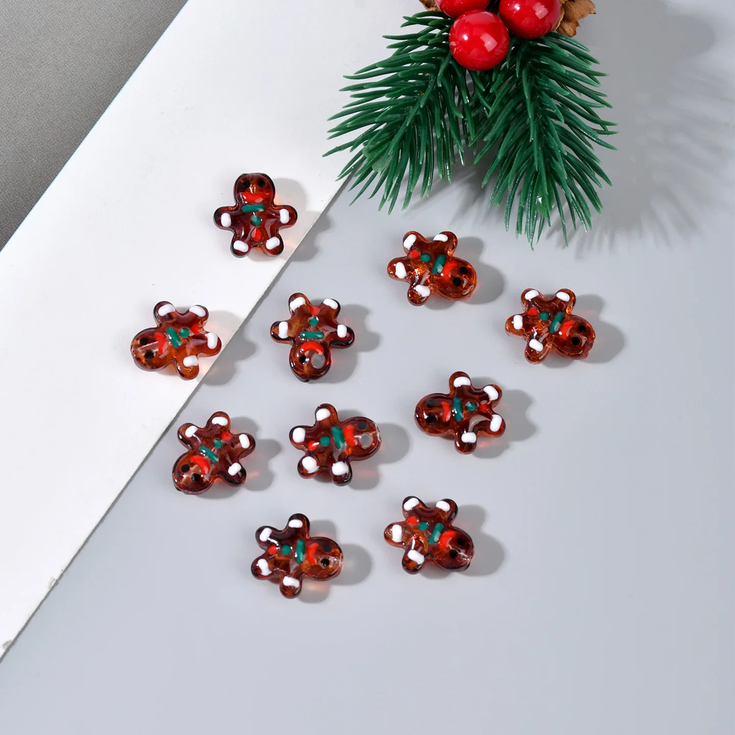 10pcs 14x15mm Hand Drawn Gingerbread Man Beads Christmas Glass Loose Beads For Jewelry DIY Making Bracelet Necklace Accessories