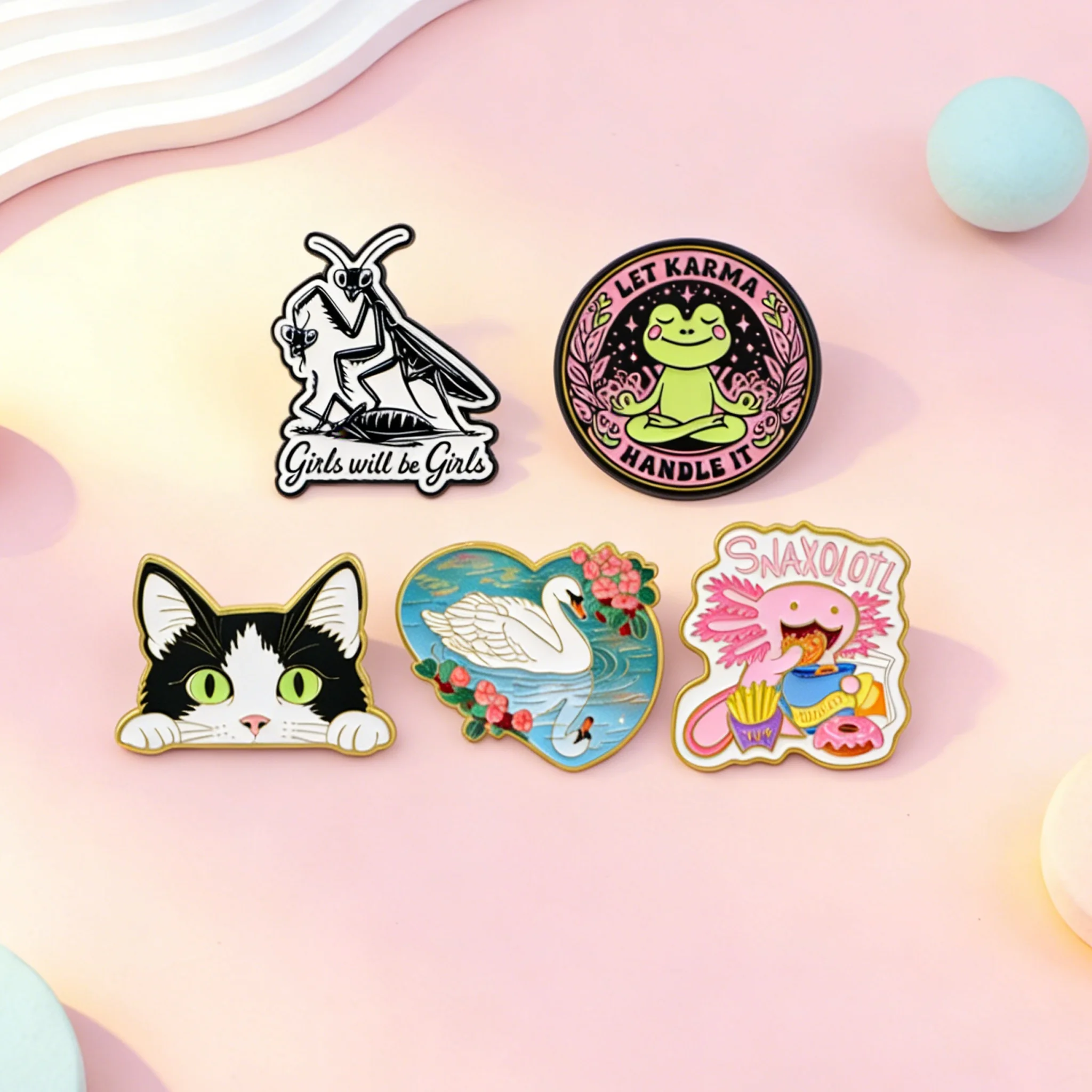 

Эмалевые значки и броши с мультяшными животными (лягушка, кошка, лебедь, аксалотль) для рюкзаков, коллекционные подарки, милые украшения, аксессуары для косплея