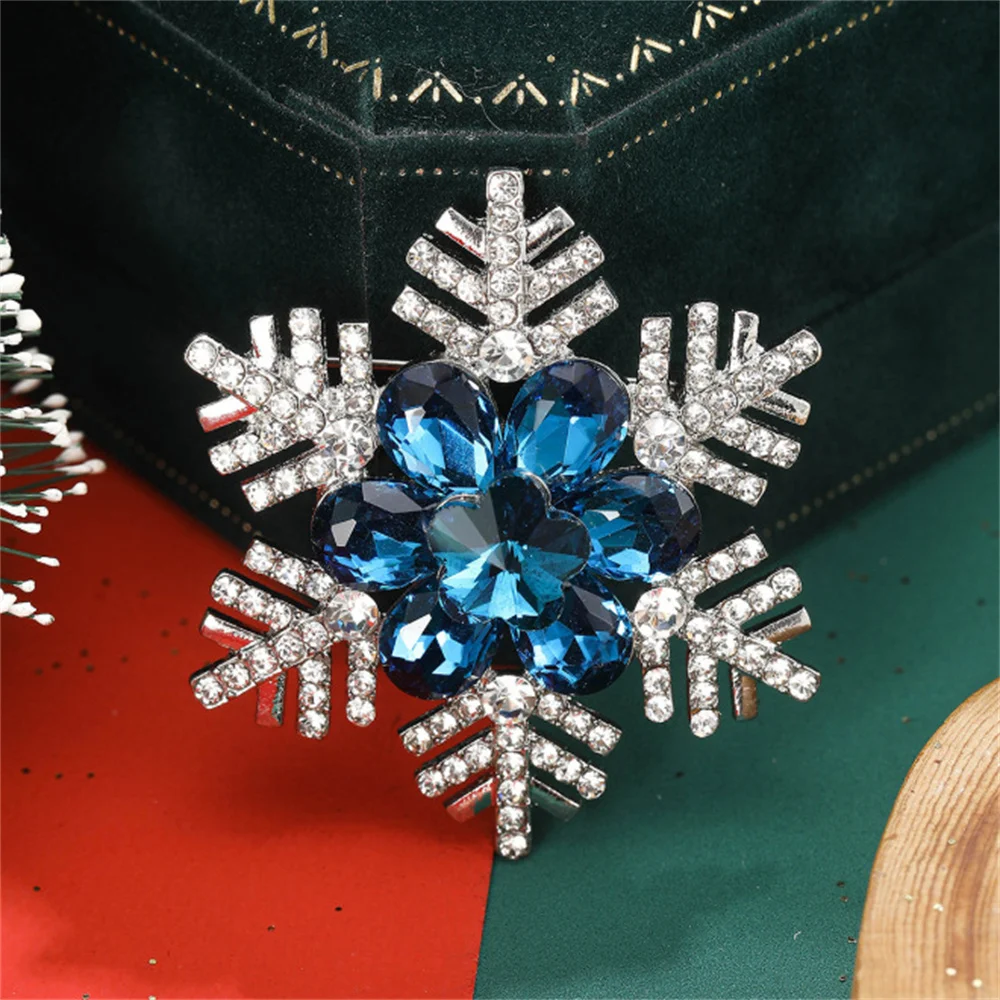 Christmas Snowflake Flower Brooch for Women Men Rhinestone Crystal Lapel Pins Jewelry Festive Party Accessories
