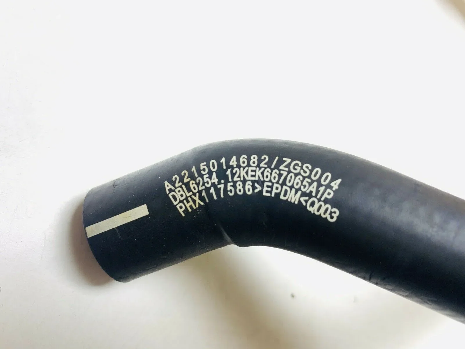 Radiator Scavenging Rubber Hose Pipe For MERCEDES-BENZ S-Class Water Tank Connection Pipe A2215014682 2215014682