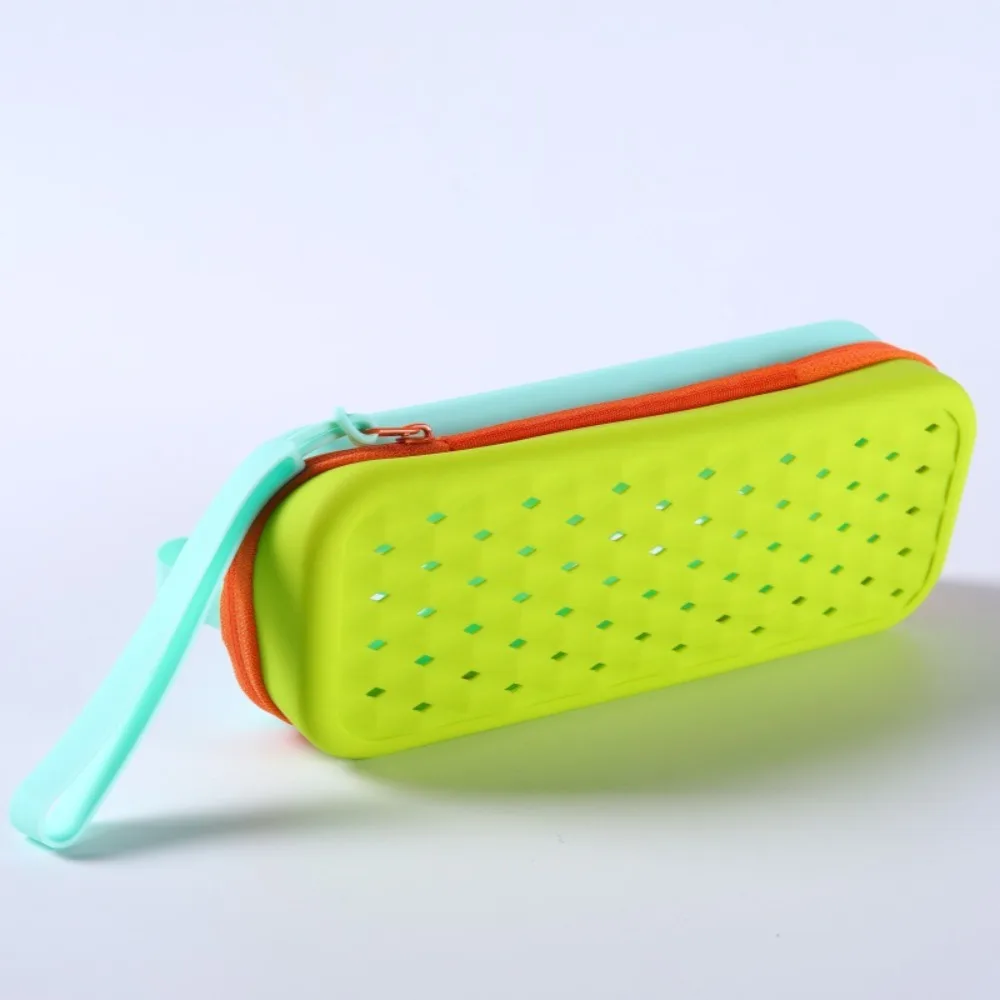 حافظة نظارات السباحة المحمولة المصنوعة من السيليكون حافظة نظارات ناعمة مقاومة للماء مع فتحة تصريف قابلة للتنفس صندوق تخزين نظارات شمسية