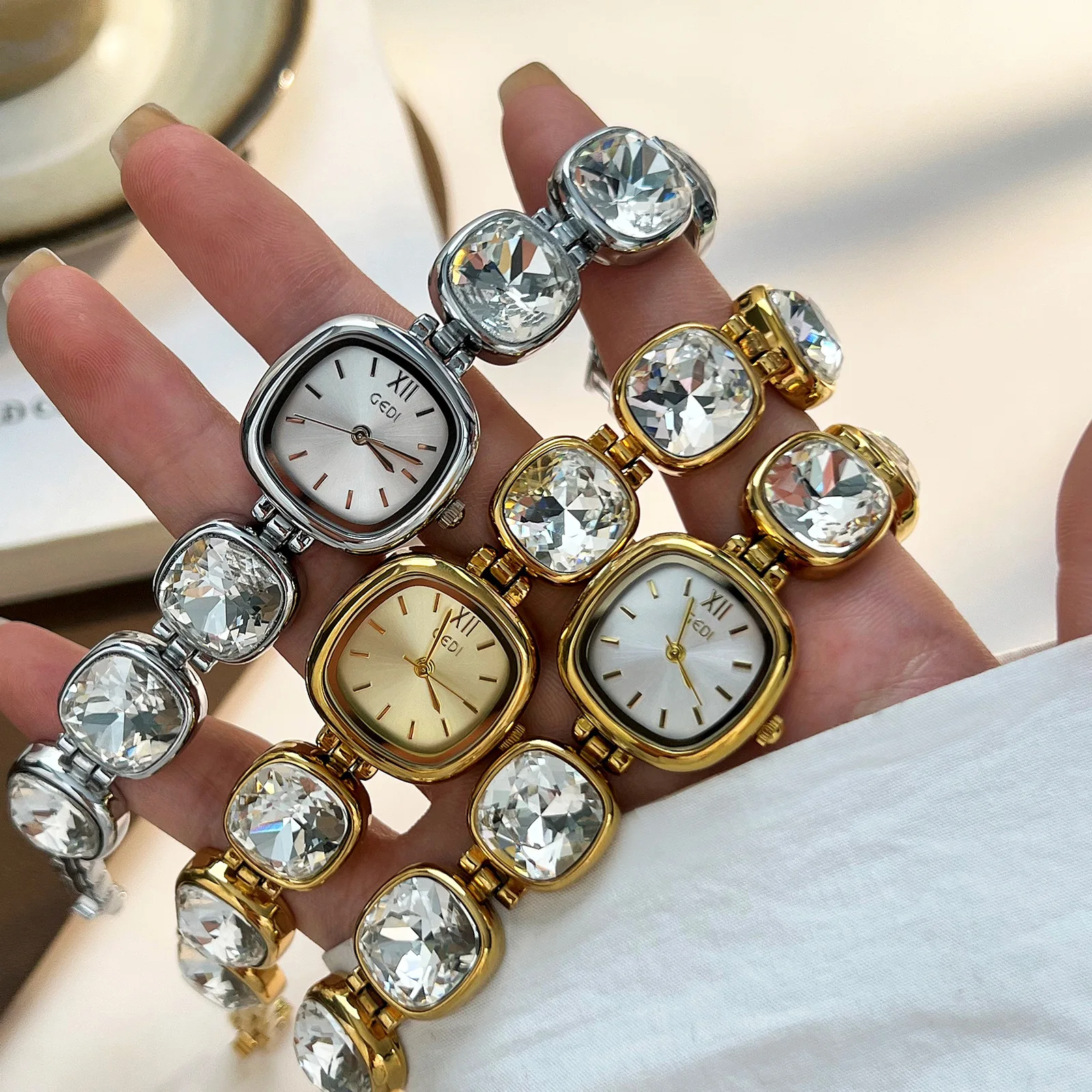 French Square Quartz Women's Watch with Diamond Inlaid Bracelet Waterproof Temperament Workplace Daily Commuting Clock Watches