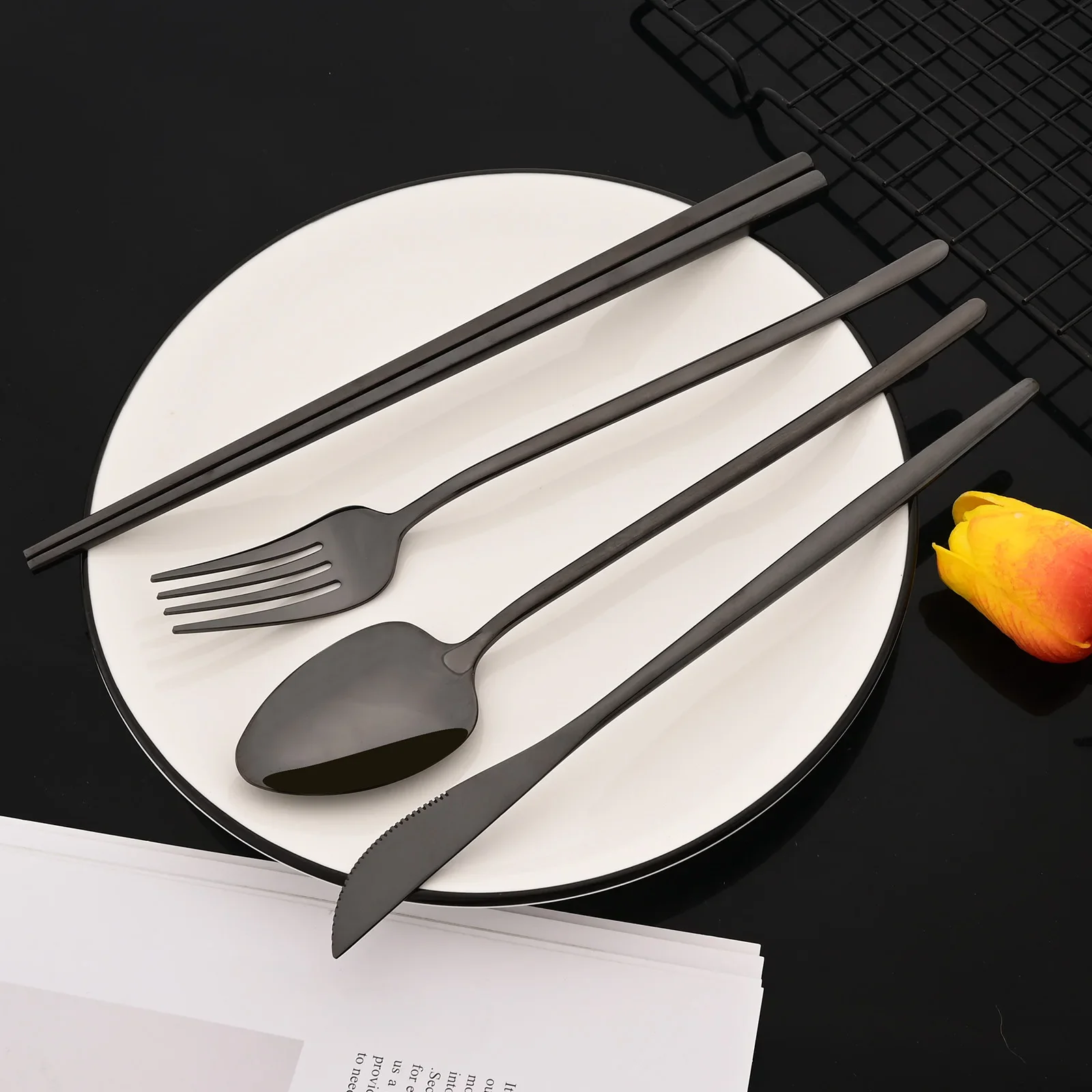 New Stainless Steel Cutlery Set Sushi Sticks Dinner Spoons Set 8Pcs Dinnerware Korean Chopsticks Dinner Spoon Flatware Set
