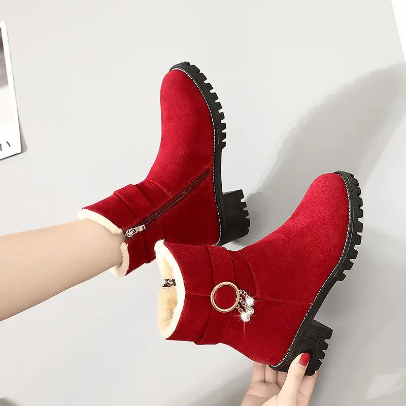 

Женские зимние ботинки с большими красными полувысокими замшевыми кисточками, модные 2025, популярные рабочие тренды с подкладкой, осенне-зимняя женская обувь Y2k