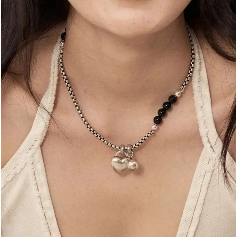 Niche design retro love necklace women's natural stone black agate high-end chain light luxury simple collarbone chain