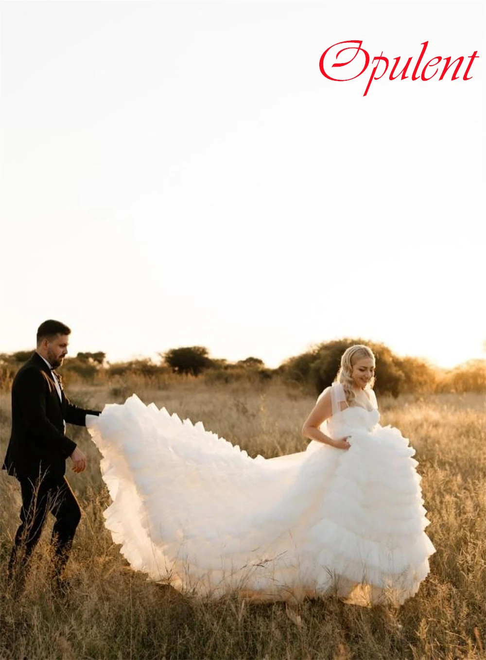 맞춤형 고품질 화이트 Tulle 웨딩 드레스 우아한 Strapless 스파게티 스트랩 신부 가운 채플 트레인 오픈 백 드레스