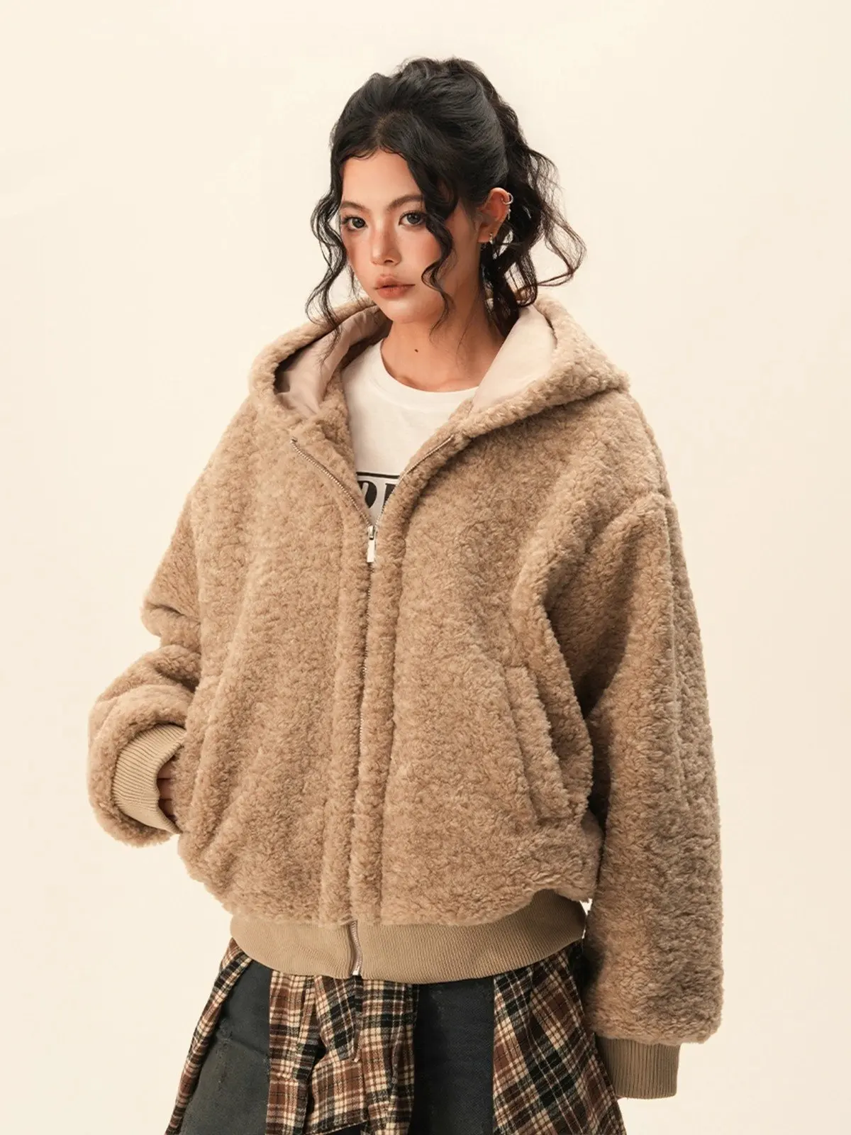 

Зимняя негабаритная куртка с капюшоном на подкладке из шерпы, женская однотонная утолщенная флисовая куртка-пуховик, теплая нечеткая верхняя одежда в американском стиле