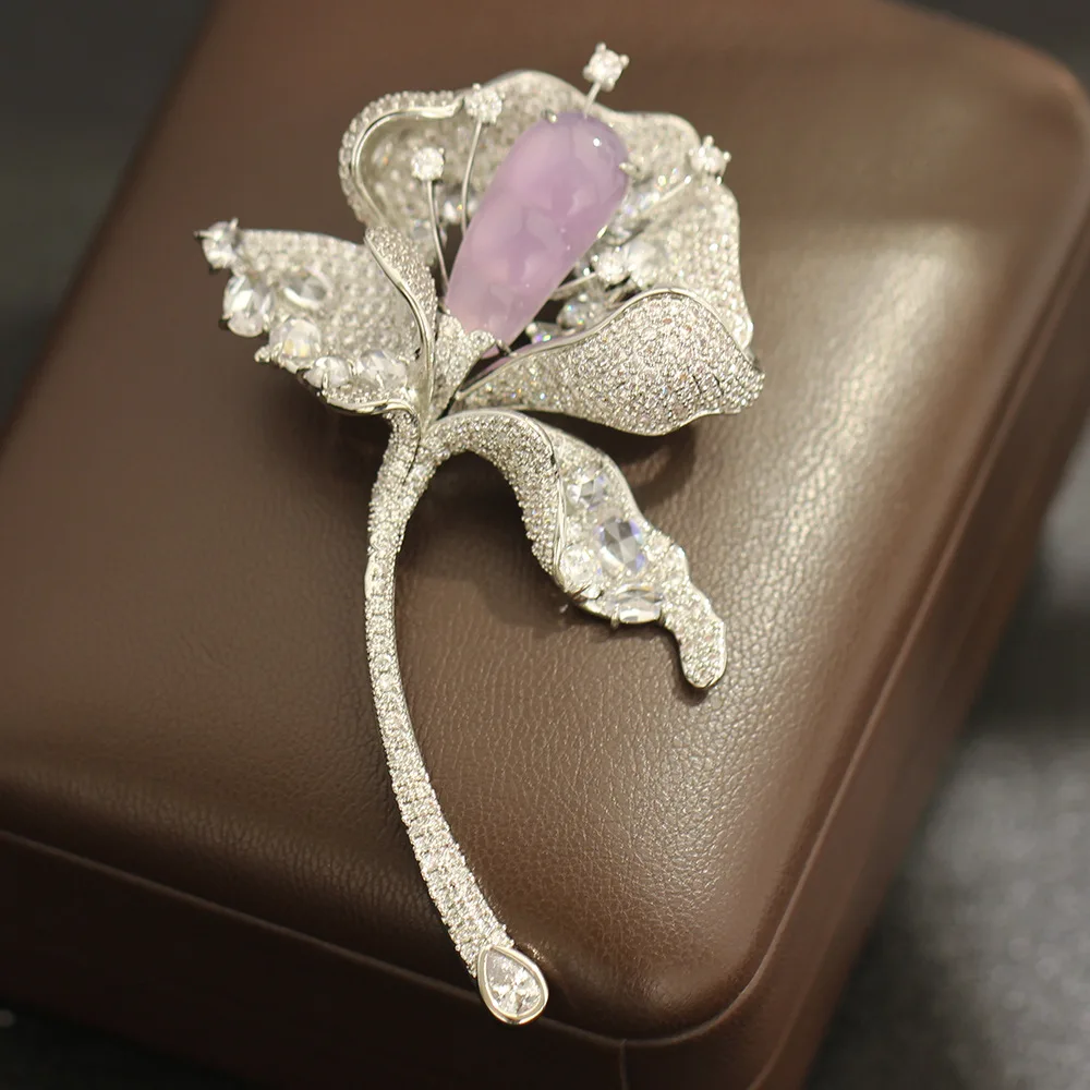 Luxury High grade Micro-inlaid Zircon Lotus Brooch Elegant Temperament Purple Chalcedony Fudou Flower Female Broche Accessory