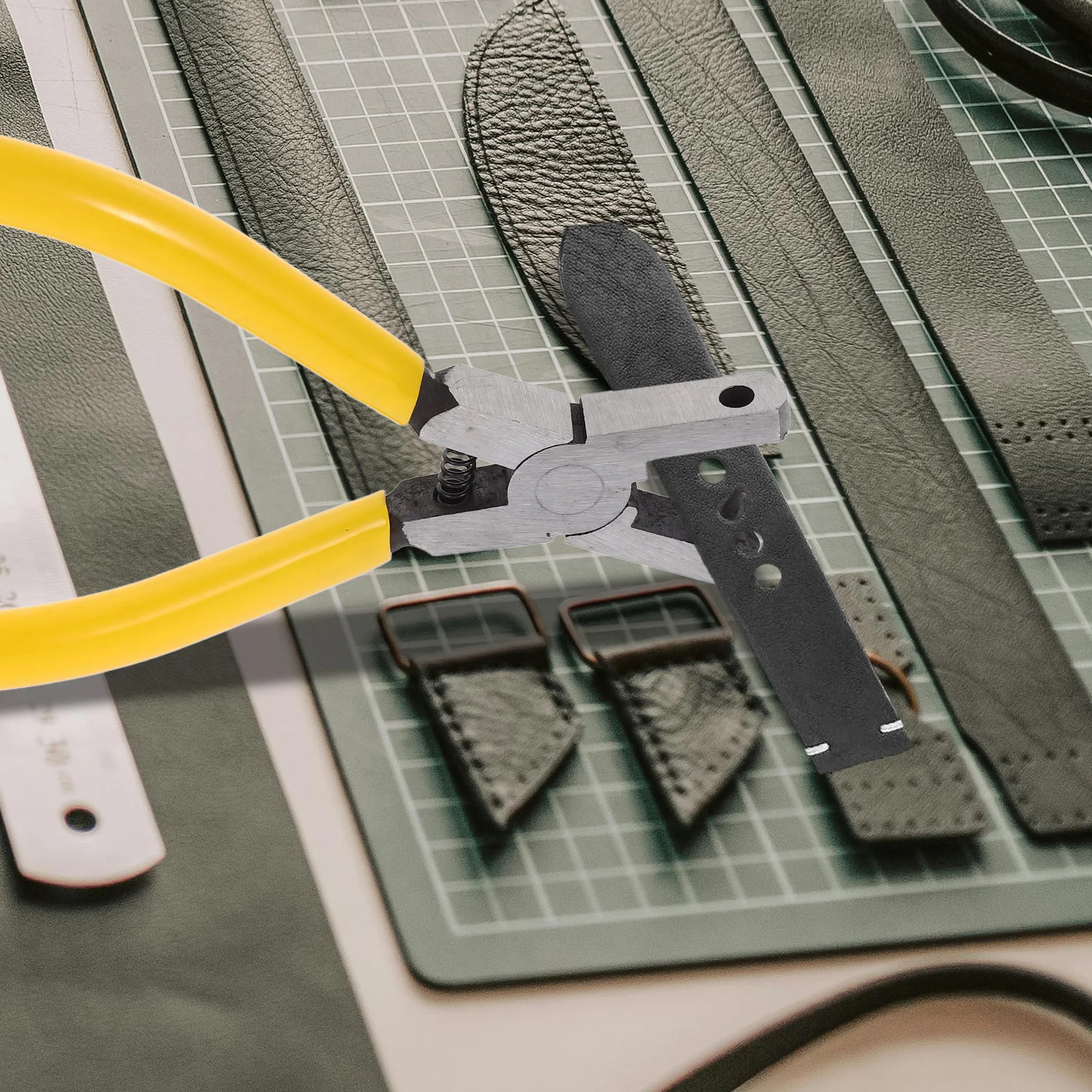 

Mini Belt Hole Puncher 5 Inch 2 Mm Round Punch Pliers for Fabric Watch Bands Shoes Lightweight Portable Hole Punch Tool
