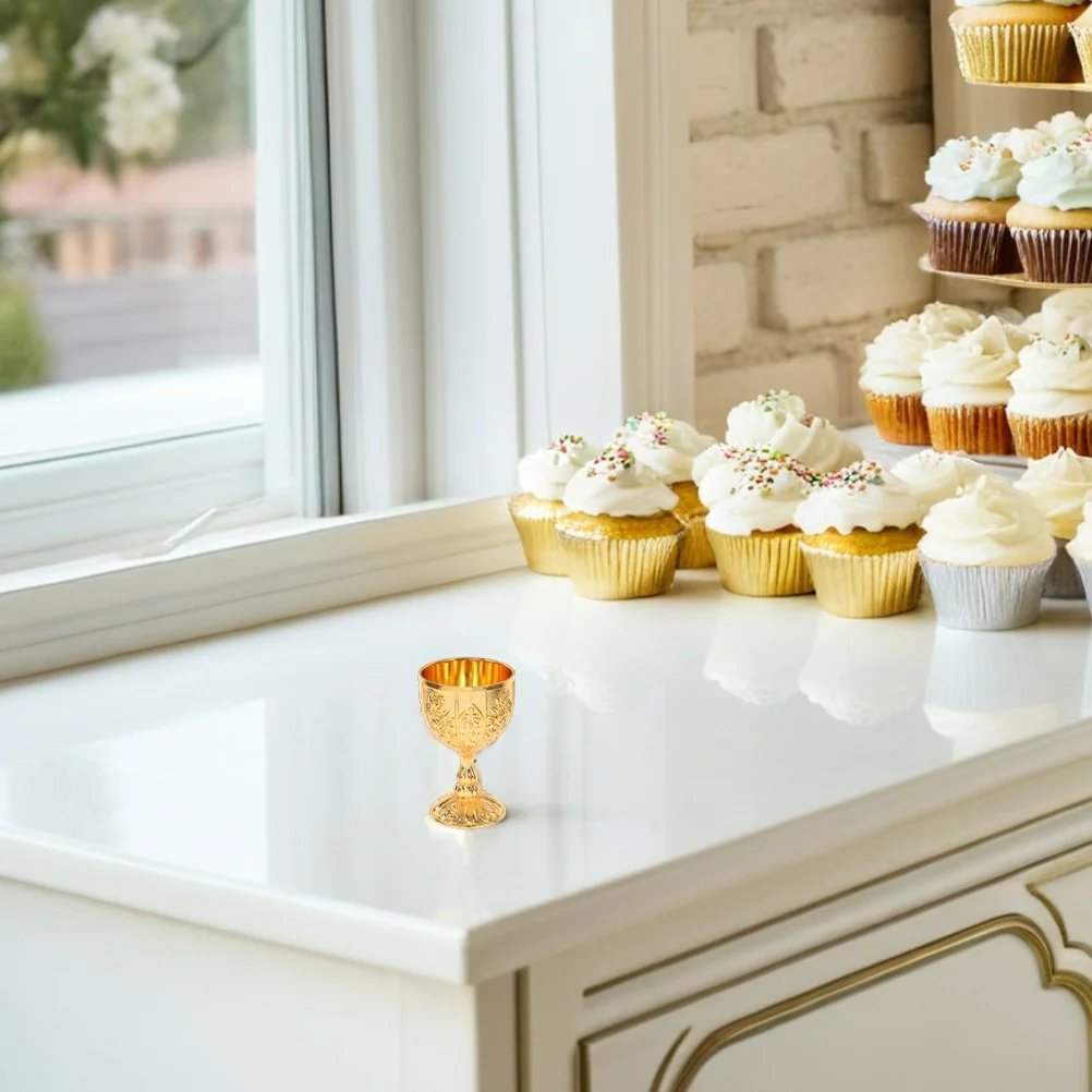 

2Pcs Royal Wine Goblet Vintage Chalice Cup High Aesthetic Value Ideal for Parties Weddings Home Decoration Kings Cup