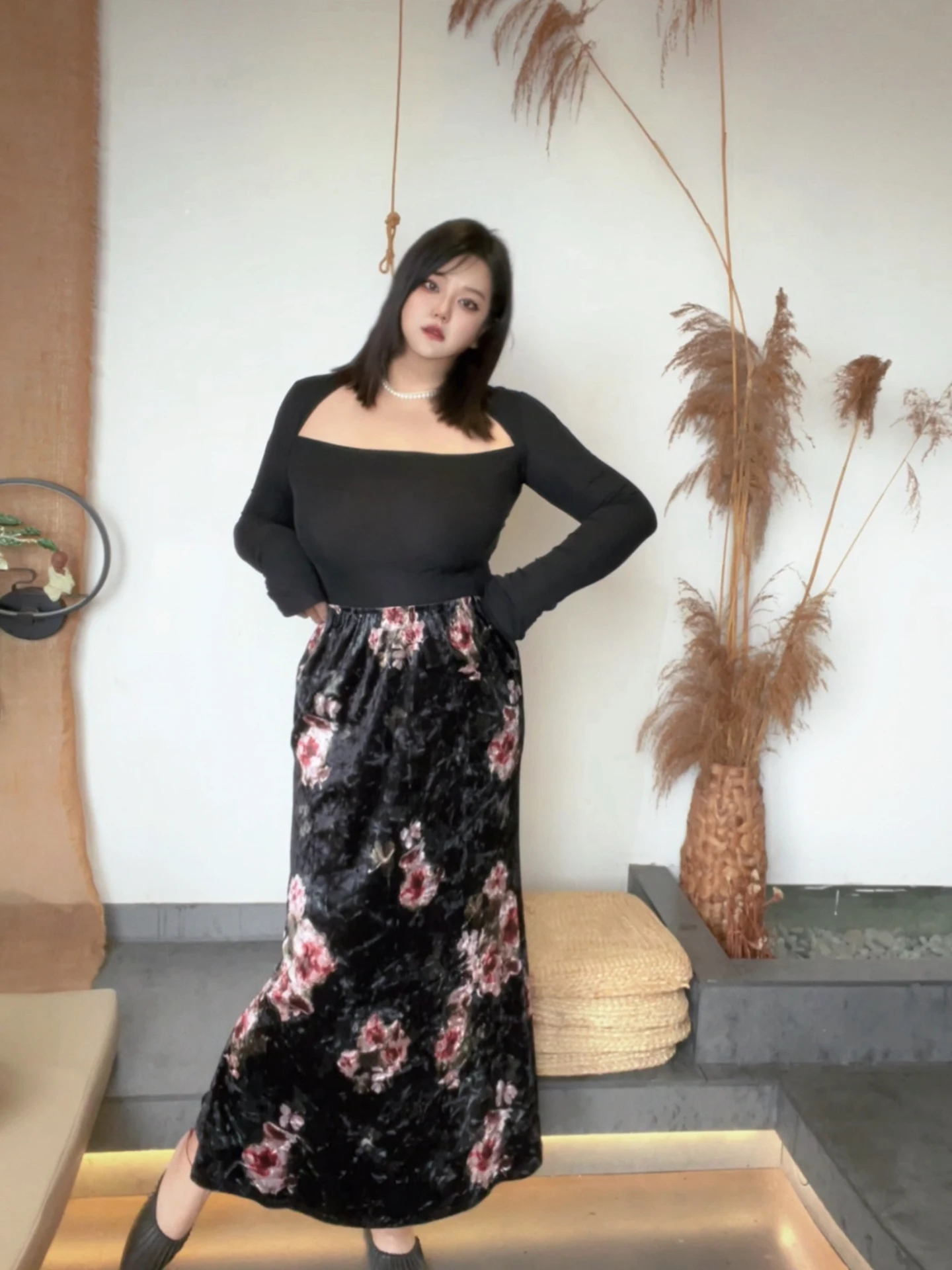 

Длинная юбка из вельвета с принтом для полных женщин: изысканный повседневный стиль для работы и отдыха