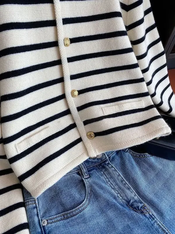 Women Knitted cardigan Striped Long Sleeve tops o-neck lady Knitwear with buttons Autumn and winter Women\'s sweater