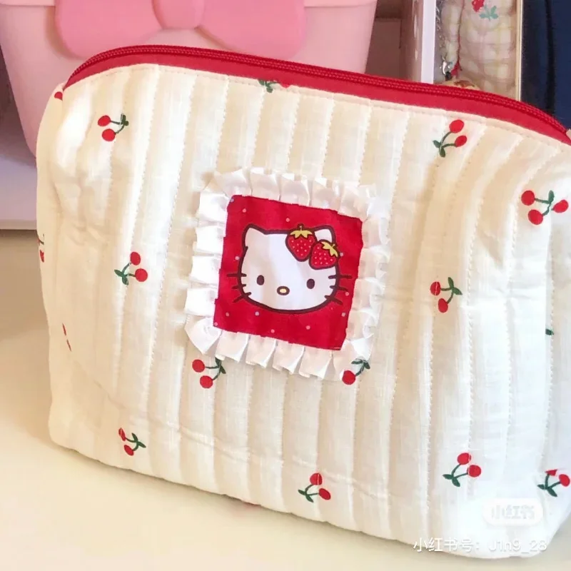 Kawaii Hello Kitty borsa cosmetica borsa da viaggio portatile Anime Girl prodotti per la cura della pelle di grande capacità stoccaggio borsa per il