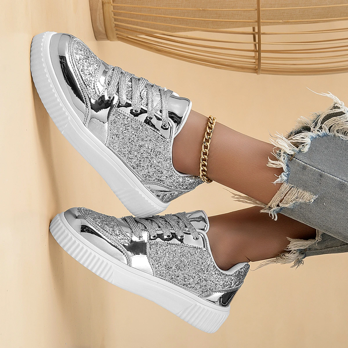 

Women's Casual Board Shoes Fashionable Breathable Mesh Flat Sports Shoes Lightweight and Shiny Silver Women's Shoes New Style