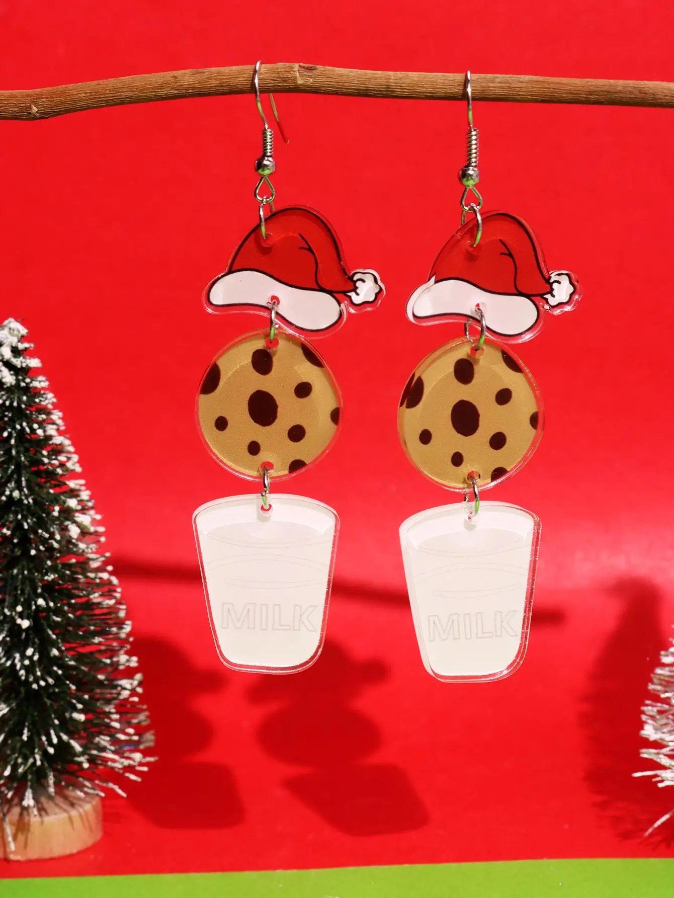 1 Paar entzückende Milchkekse-Ohrringe mit Weihnachtsmütze, trendiges Nischen-Cartoon-Design, skurriler Damenschmuck, Weihnachtsgeschenk, NEU