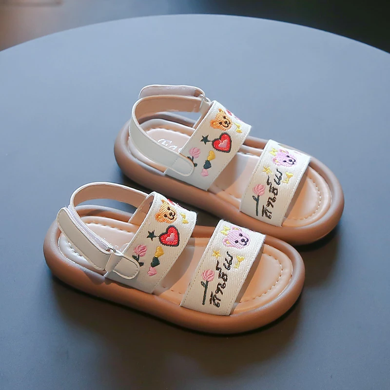 New Children's Summer Sandals Cute Bear Embroider Girls Causal Non-slip Sandals Fashion Open-toe Kids Soft Bottom Beach Slippers