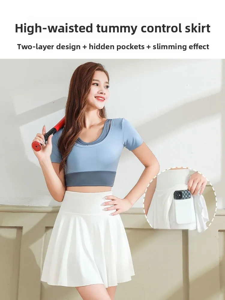 Damski zestaw sportowy: plisowana spódnica, szybkoschnąca odzież letnia do biegania i jogi, nylonowa koszulka z wysokim stanem.