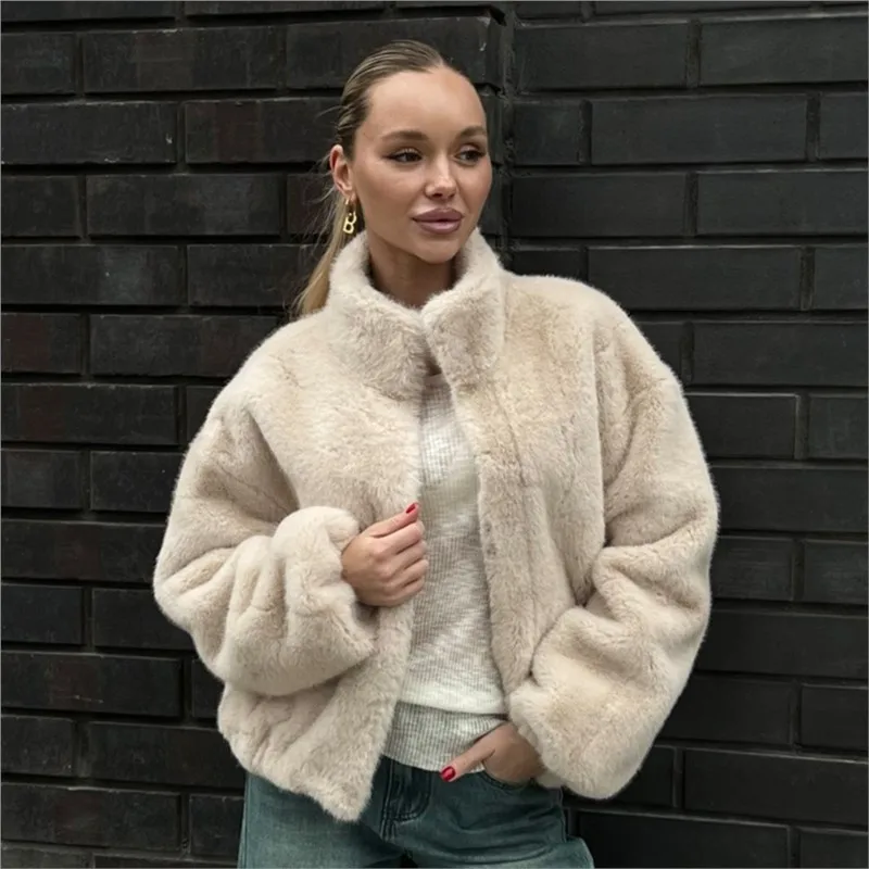 

2025 New Women's Faux Fur Jacket Zipper Warm Plush Coat Oversized Soft Fluffy Stand Up Collar Autumn Winter Casual Jacket
