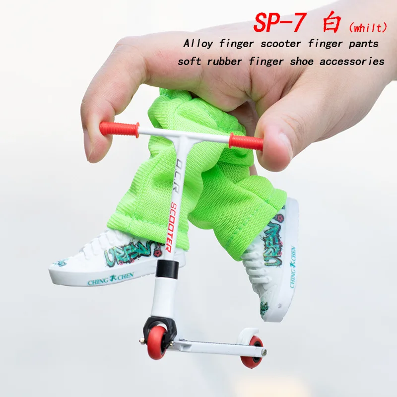 Skateboard giocattolo da dito per scooter da dito in lega con pantaloni Scarpe e strumenti Giocattolo per scooter da dito Mini giocattolo da dito per skateboard per regalo