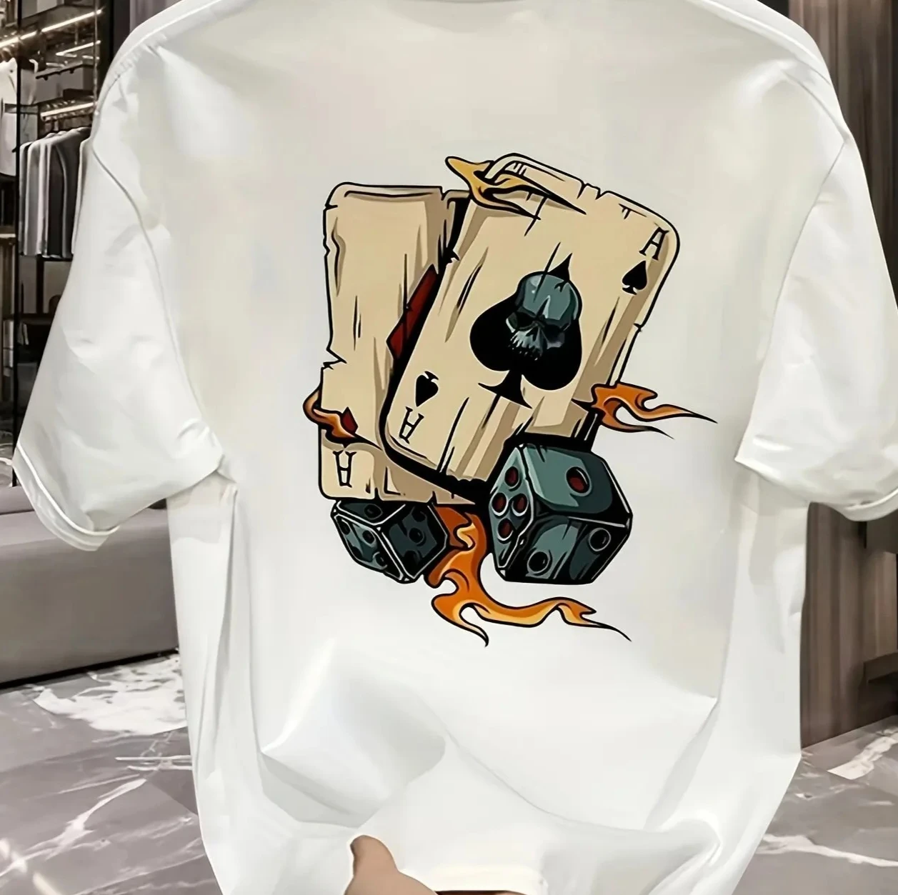 camiseta-casual-estilosa-e-criativa-com-estampa-de-poker-e-dados-gola-redonda-e-manga-curta